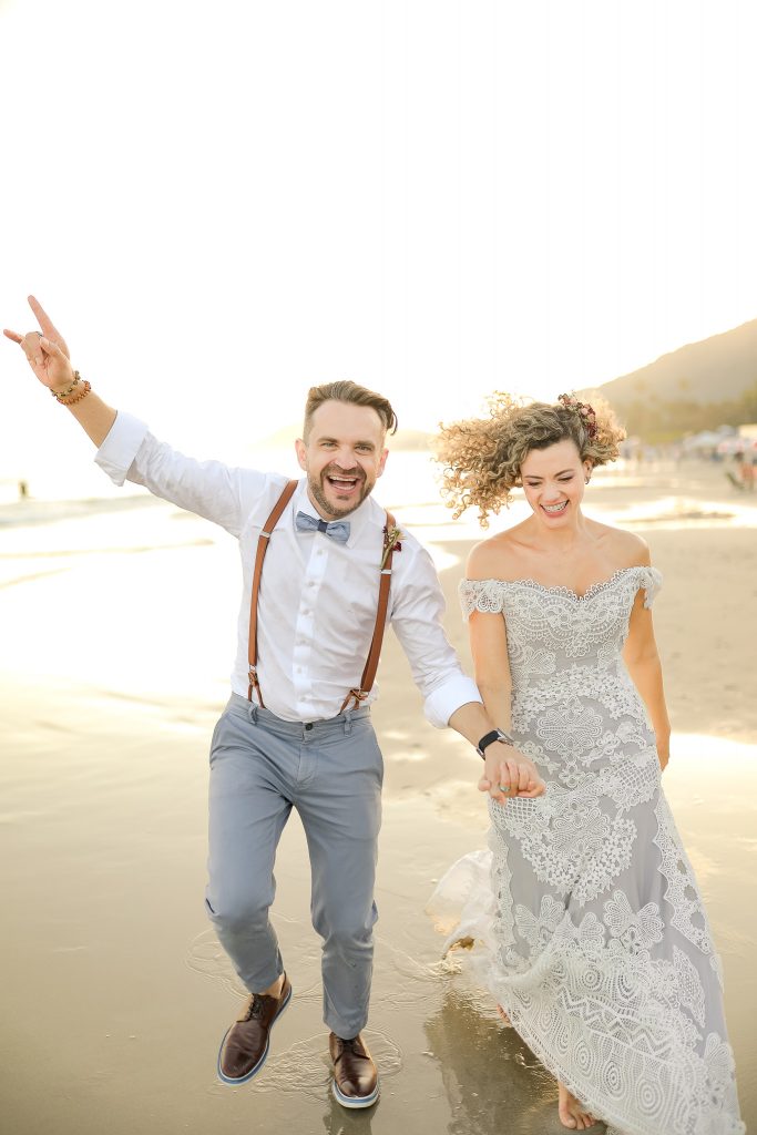 Casamento na praia cheio de personalidade numa tarde perfeita para dizer SIM no litoral de São Paulo &#8211; Liv &#038; Felipe