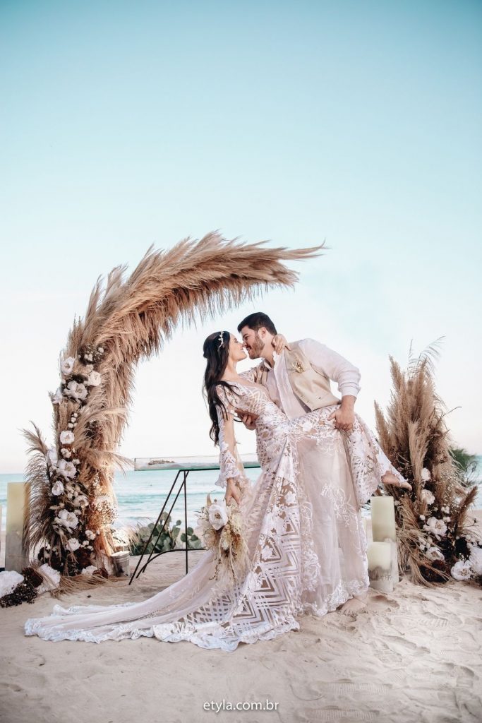 Elopement Wedding na praia num final de tarde deslumbrante em Búzios &#8211; Isabella &#038; Matheus
