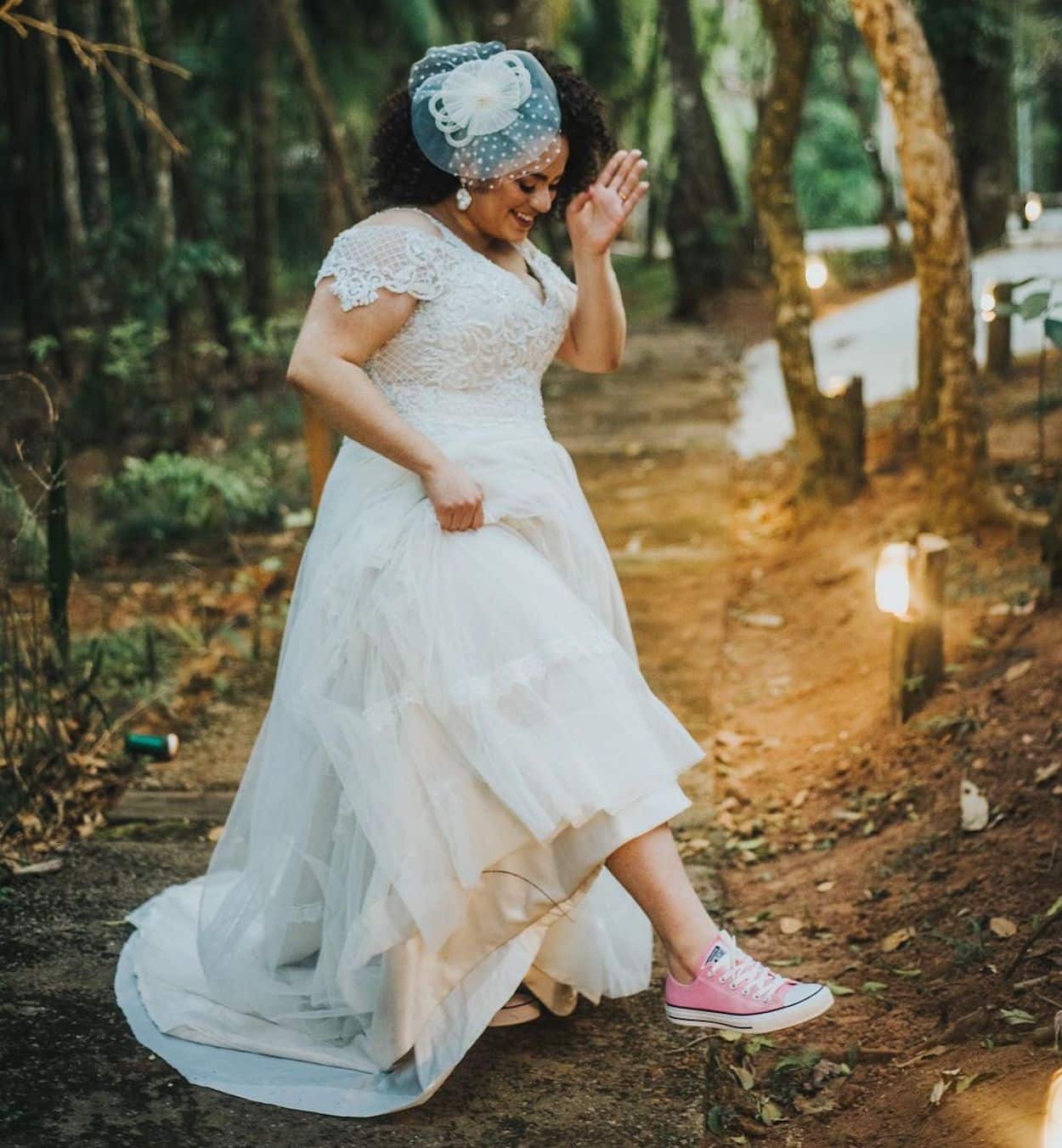 Vestido com sale tenis para casamento