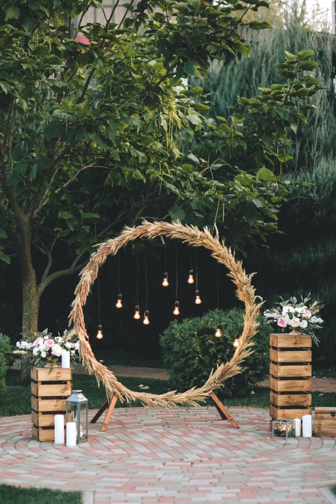  altar circular casamento em jardim