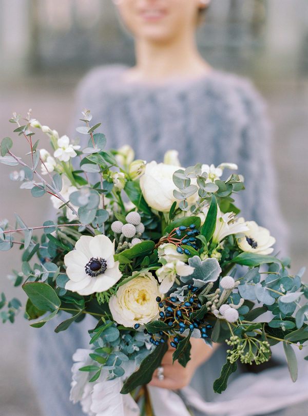 buquê de noiva com flores brancas
