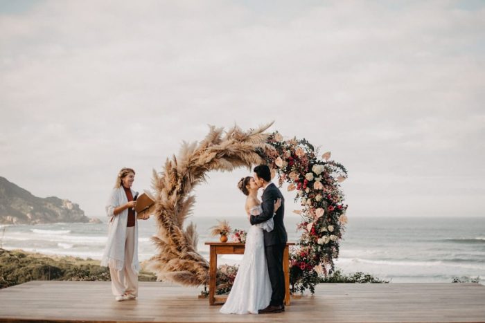 Elopement wedding romântica na praia em Santa Catarina
