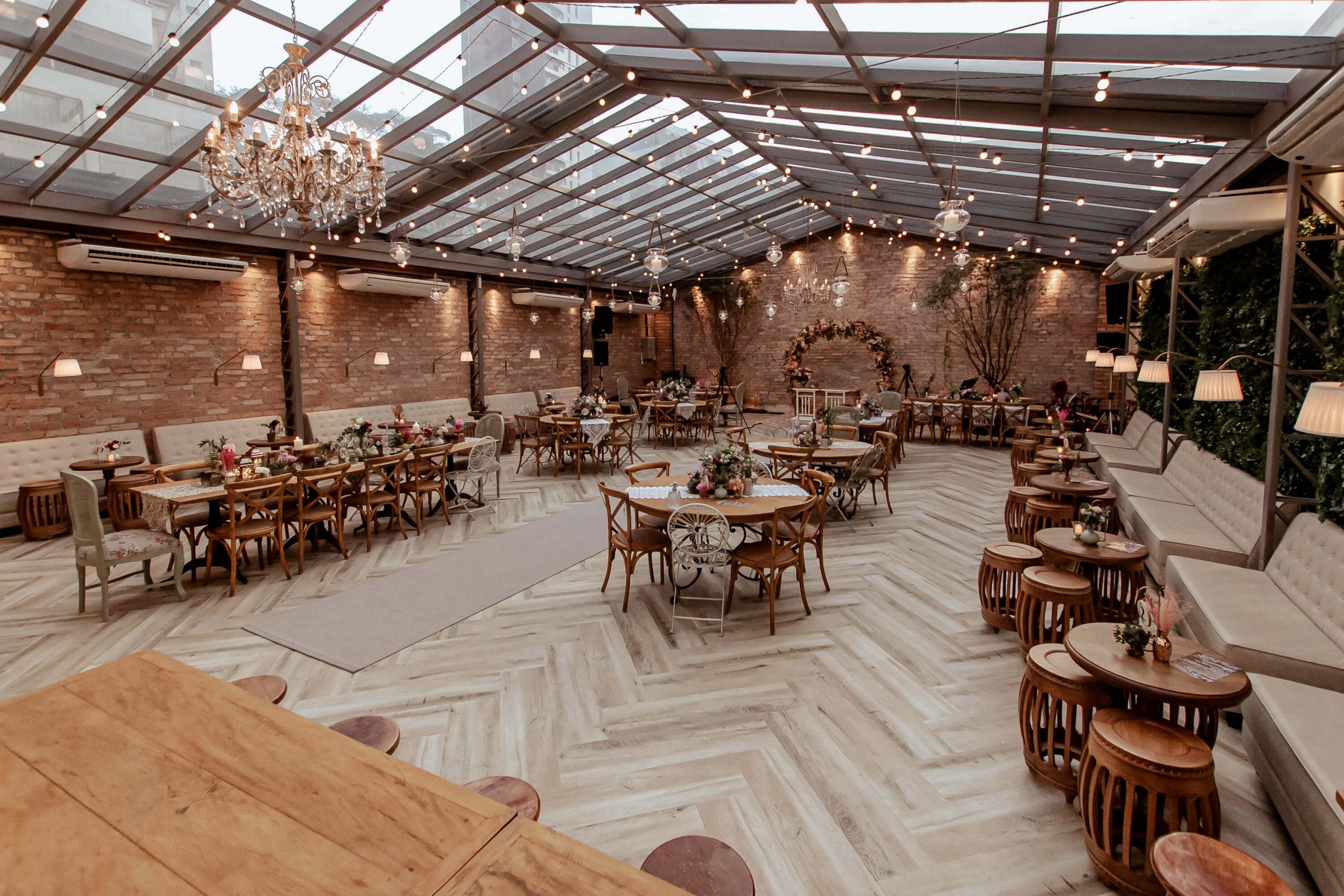 Casamento romântico e intimista na Casa Quintal