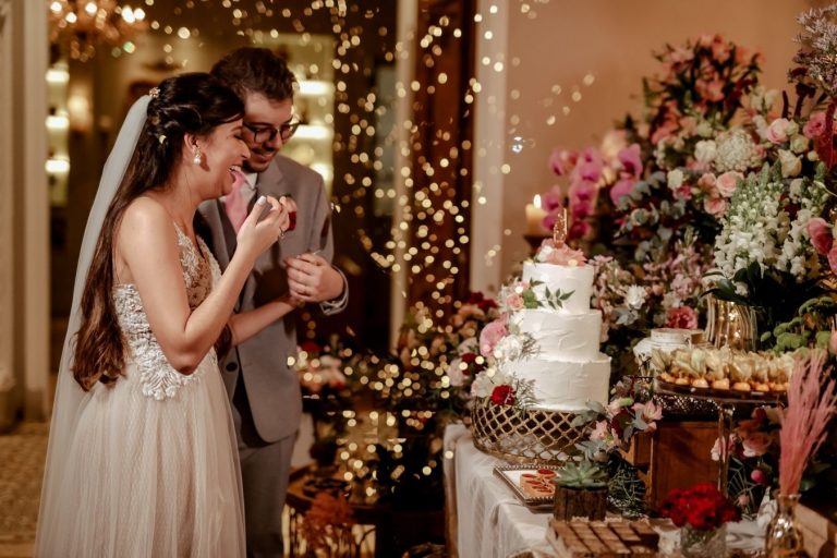 Casamento romântico num final de tarde dos sonhos para dizer SIM na Casa Quintal – Laura & Gustavo