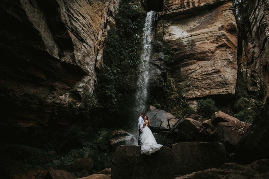 noivos em cachoeira