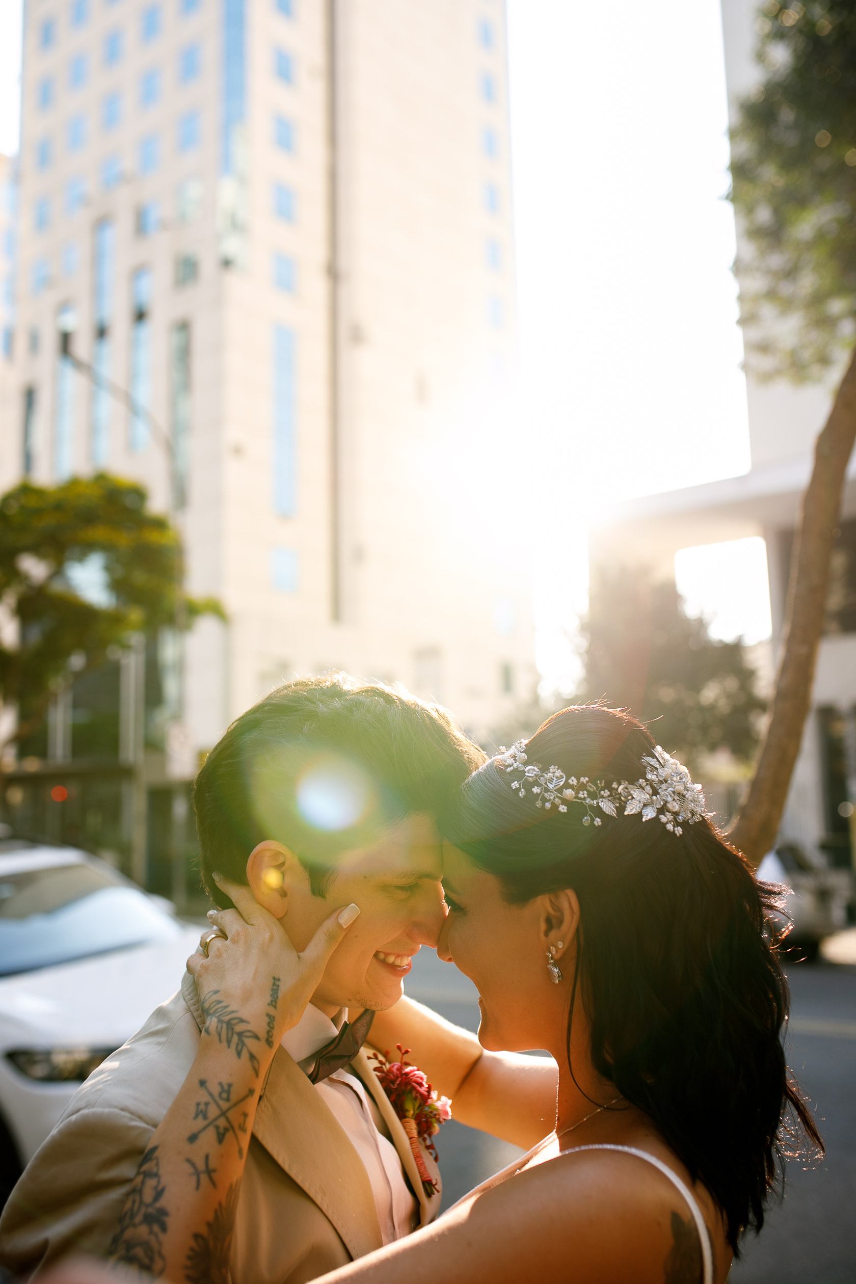 Casamento leve e emocionante com aura rústica romântica