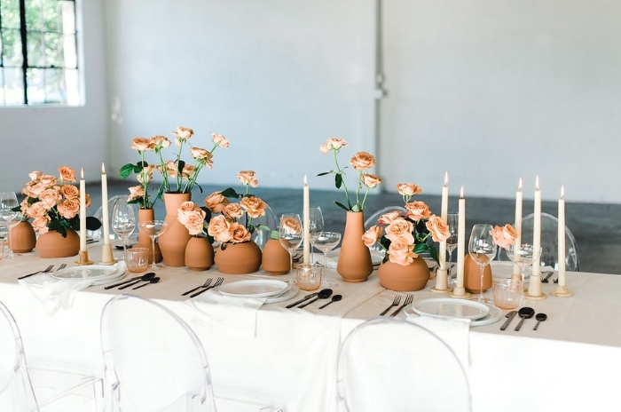 decoração de mesa com vasos terracota