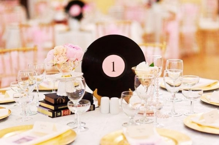 disco de vinil para marcar a mesa de convidados em casamento vintage