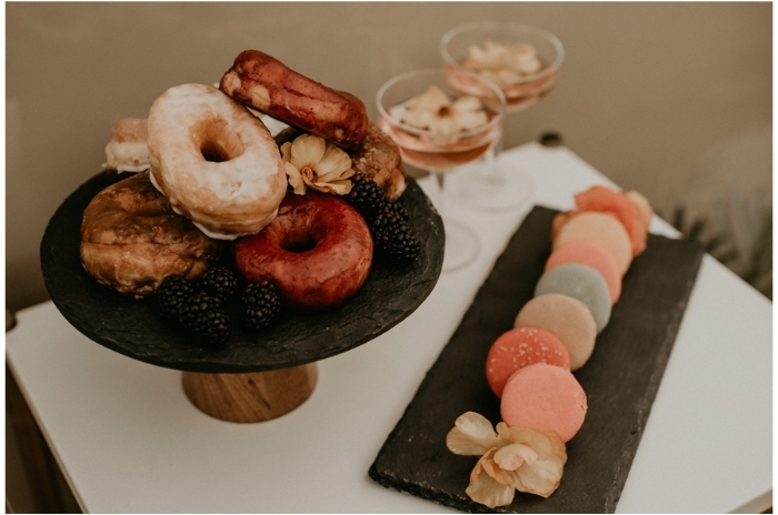 bolo de casamento terracota em formato de donuts