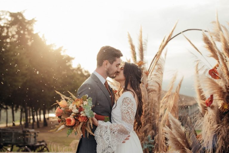 Casamento boho rústico com paisagem ímpar e deslumbrante na Vila Relicário – Raissa & Alexandre