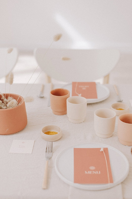 mesa simples para decoração de casamento minimalista