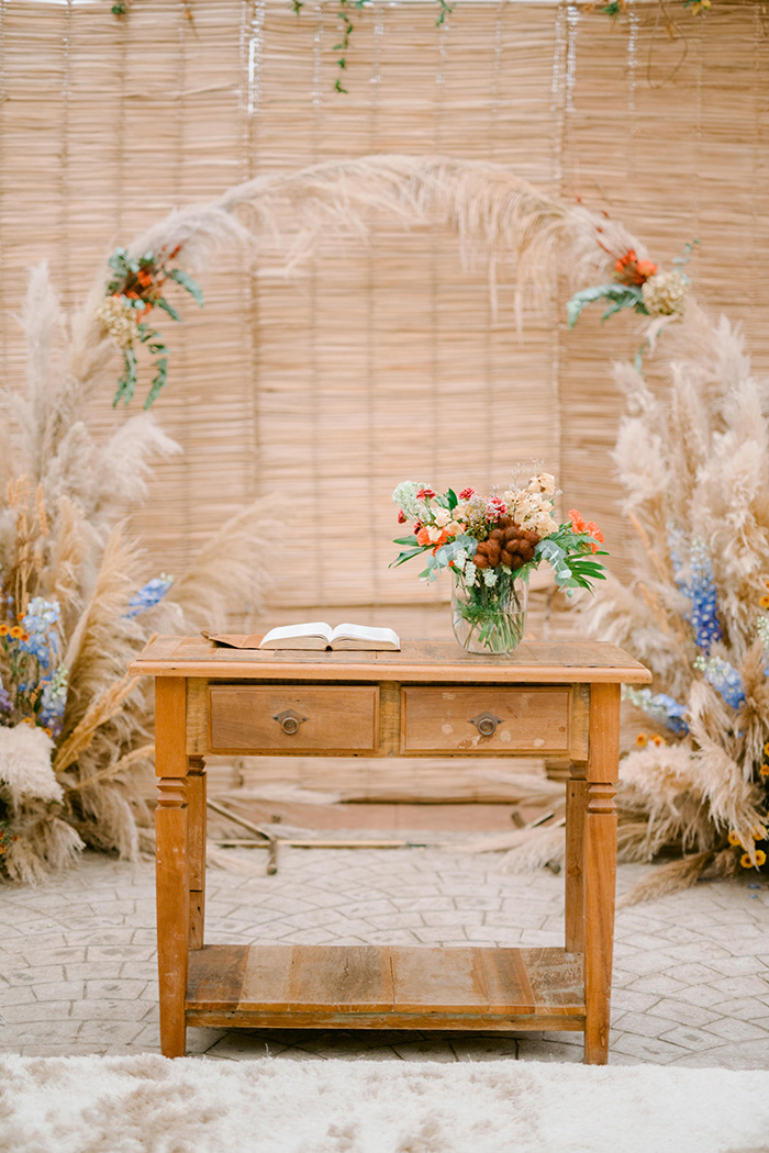 Altar de casamento de madeira