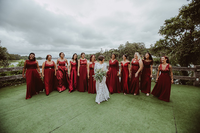 Noiva e Madrinhas com vestido vermelho