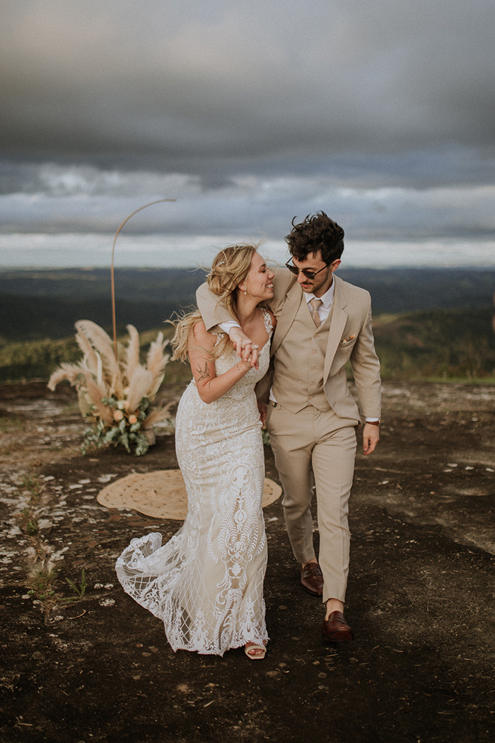 Casamento boho chic intimista com paisagem indescritível em São Luíz do Purunã – Gabriela & Vinícius