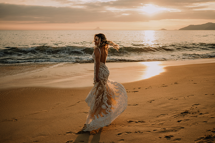 casamento na praia pôr do sol