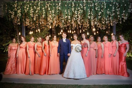 capa post: Noivos e madrinhas de vestido rosa