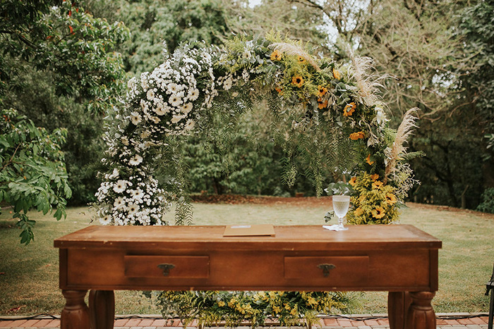 Mesa e altar florido 