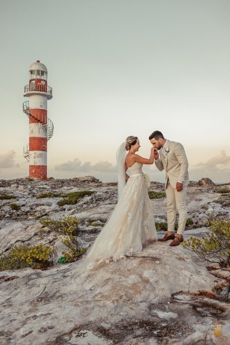 capa post: Noivos perto do Farol