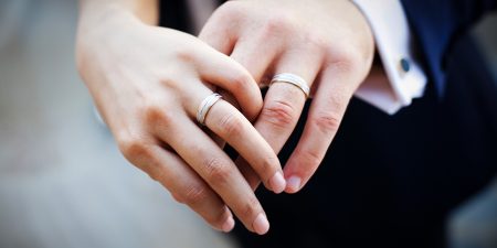 capa post: aliança de casamento em ouro branco