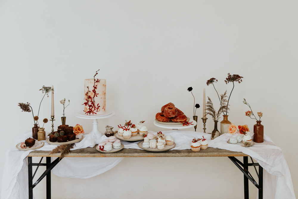 mesa de bolo decoração de casamento civil