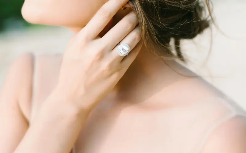 mulher aliança de casamento