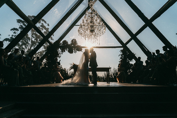 capa post: Casal se beijando