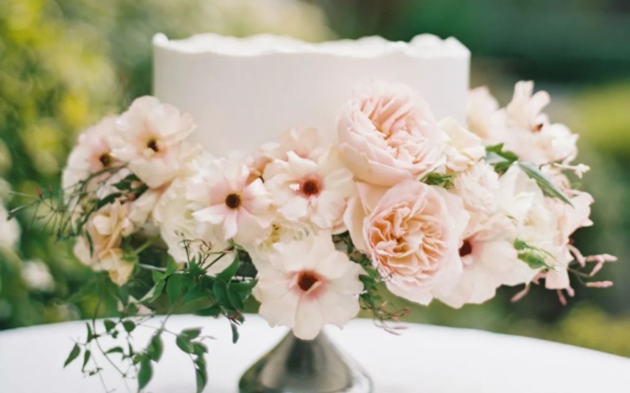 bolo de casamento civil florido
