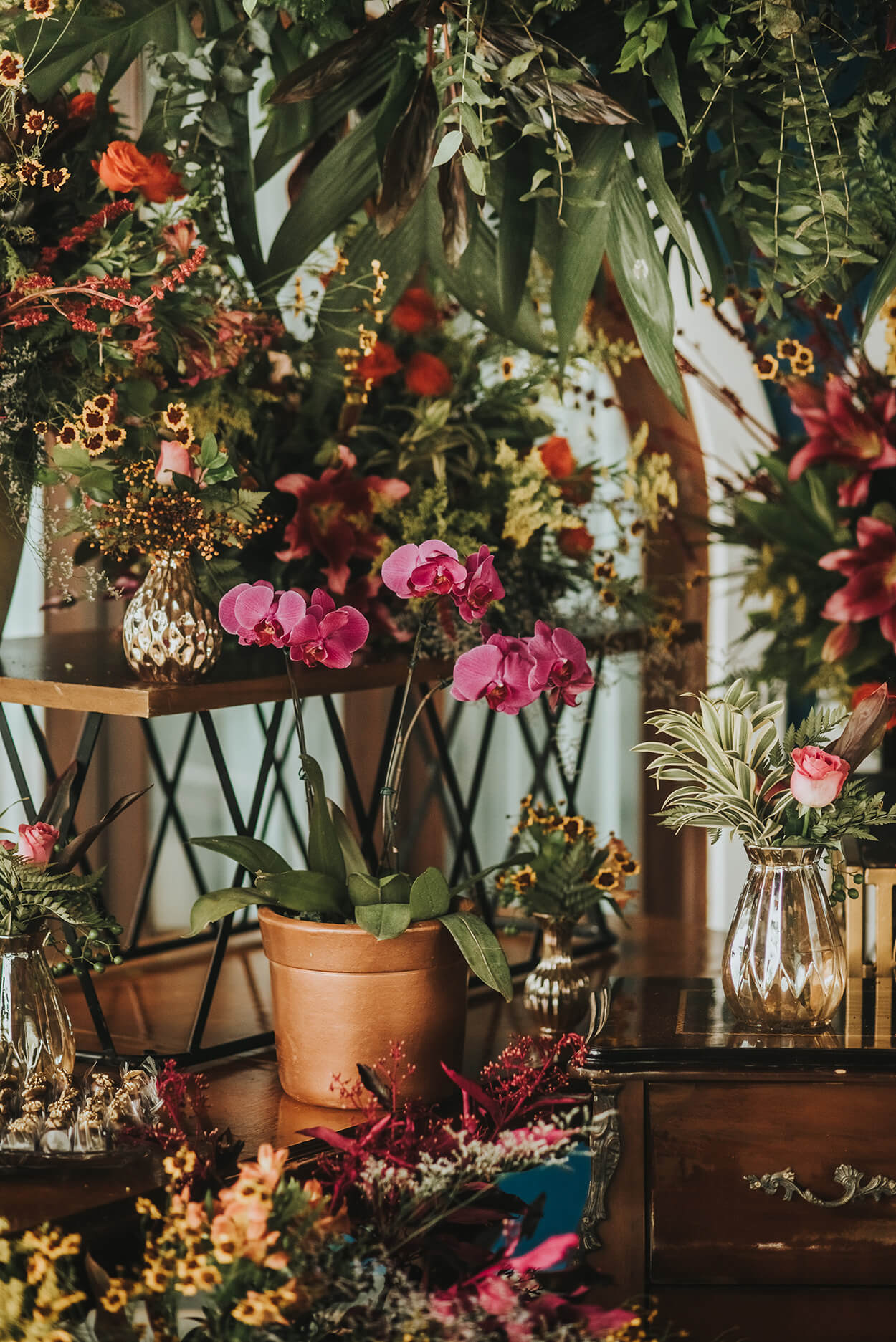 Mesa decorada com orquidea