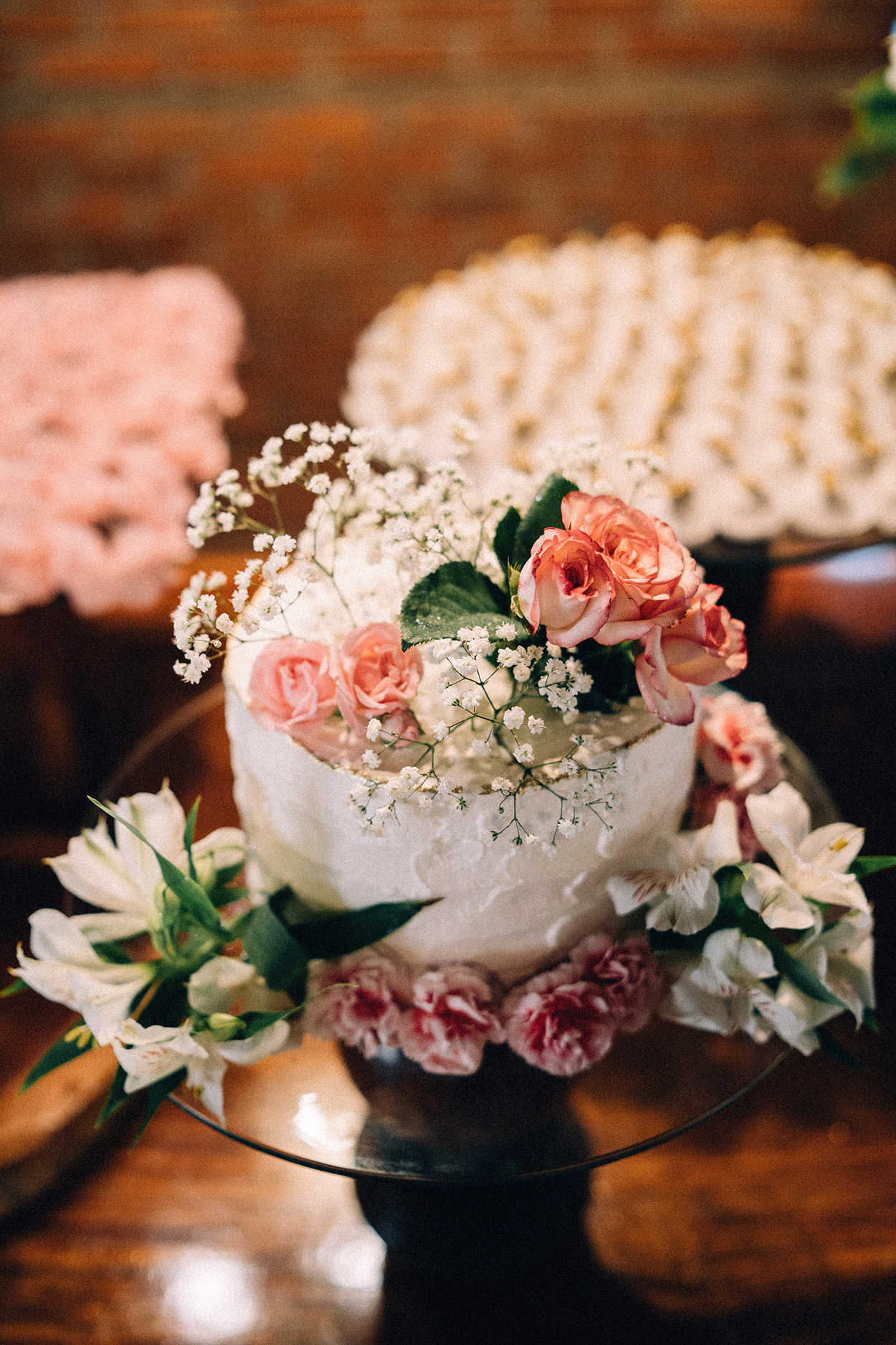 Bolo de casamento com flores