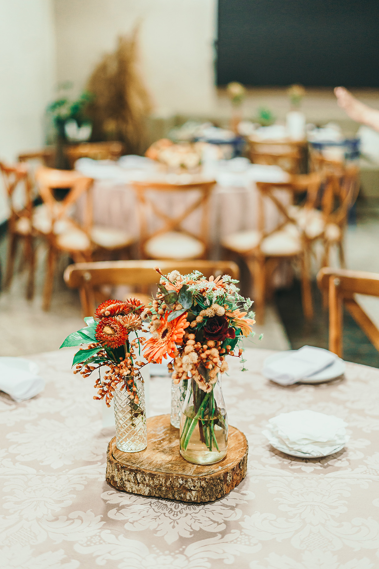vaso de flores sobre a mesa
