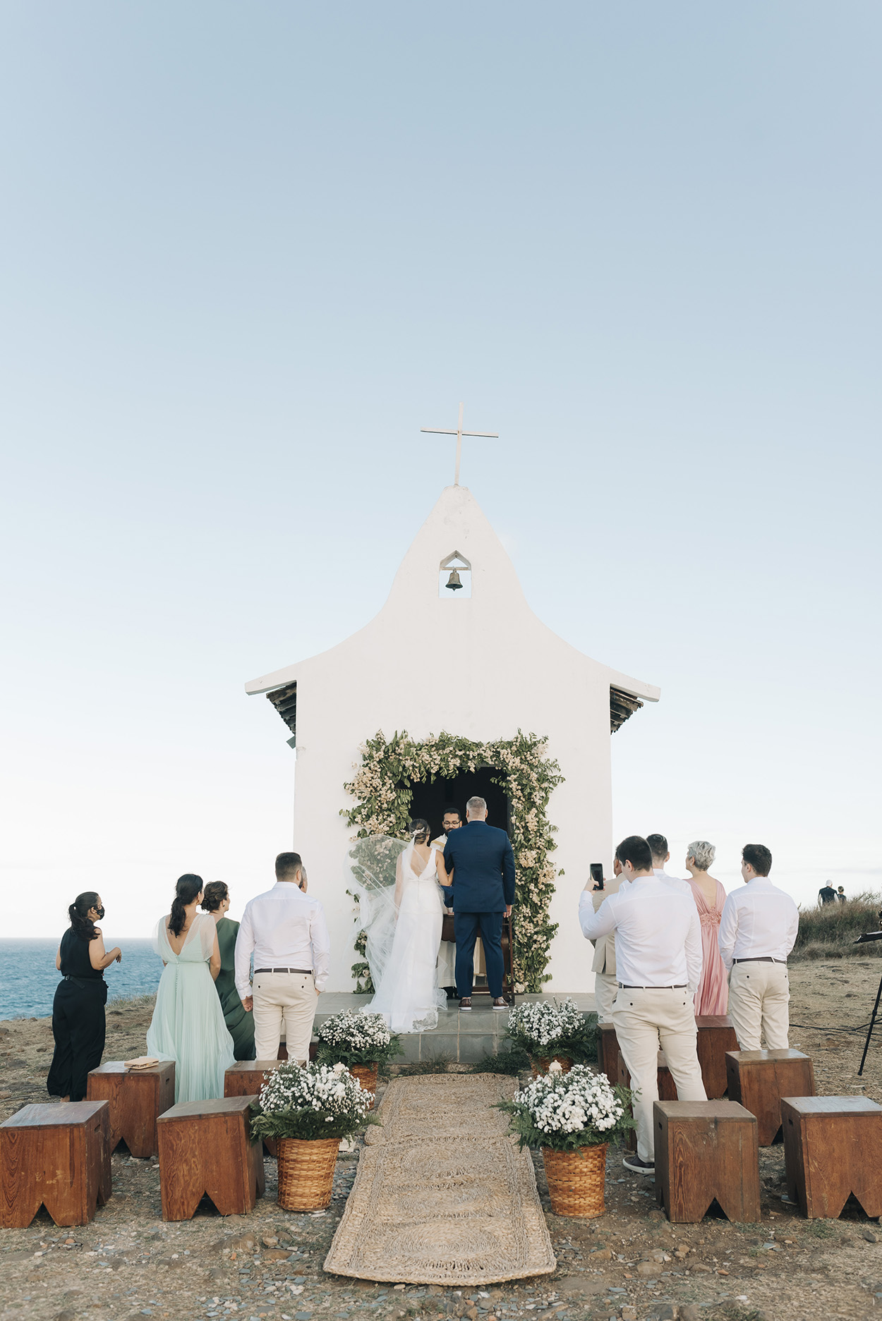 Micro wedding ao ar livre com vista para o mar de Noronha