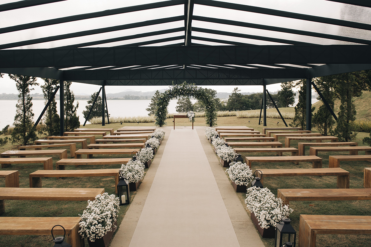Altar para casamento no campo