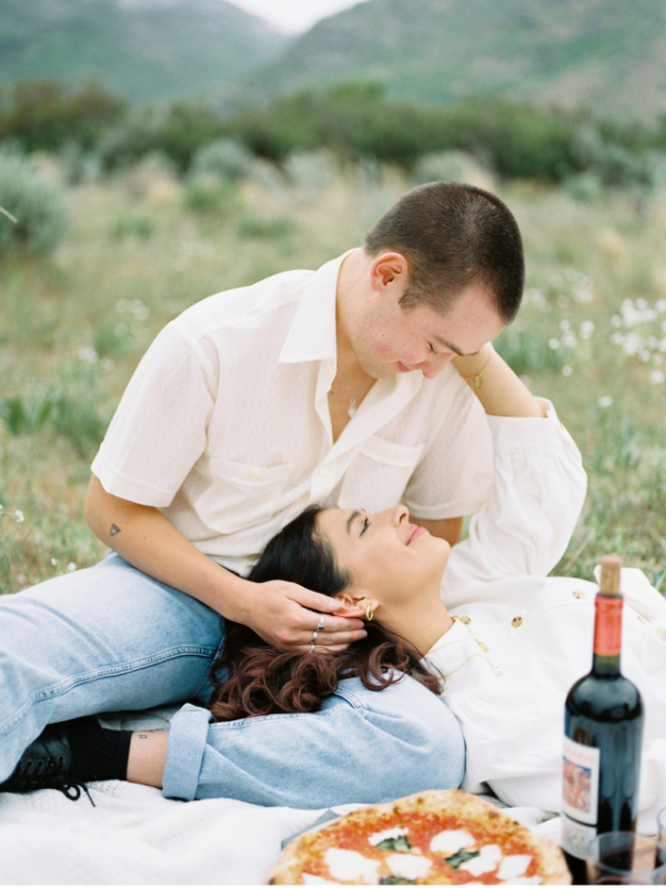 capa post: cropped-Italy-Inspired-Picnic-Engagement-shot-on-film-by-Fine-Art-Wedding-Photographer-hailphoto_co-1.jpg