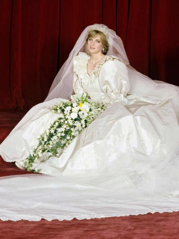 capa post: cropped-vestidos-de-noiva-iconicos-ao-longo-da-historia-lady-di-1.jpeg