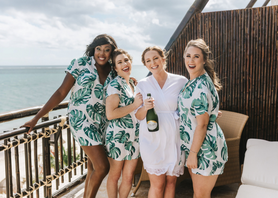 noiva com madrinhas em casamento em cancun