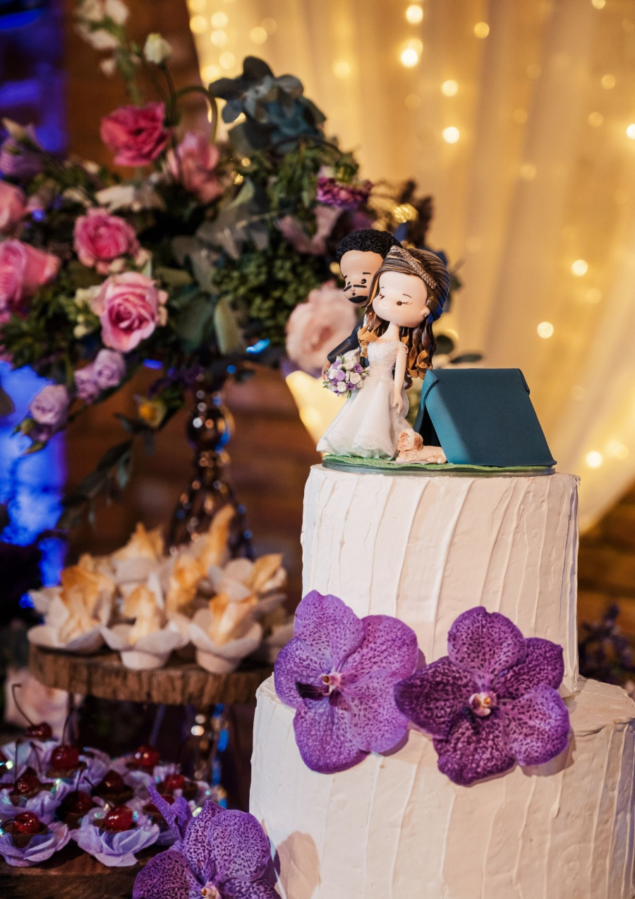 Loartes Biscuit: Sua história de amor em topos de bolos personalizados!