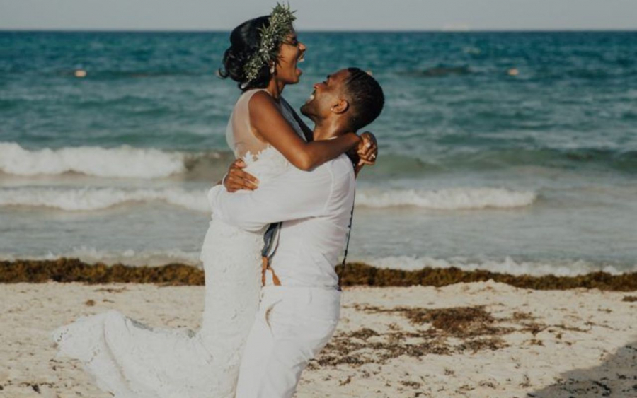 noivos na praia em casamento em Cancun
