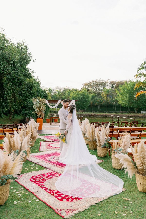 capa post: Noivos no altar