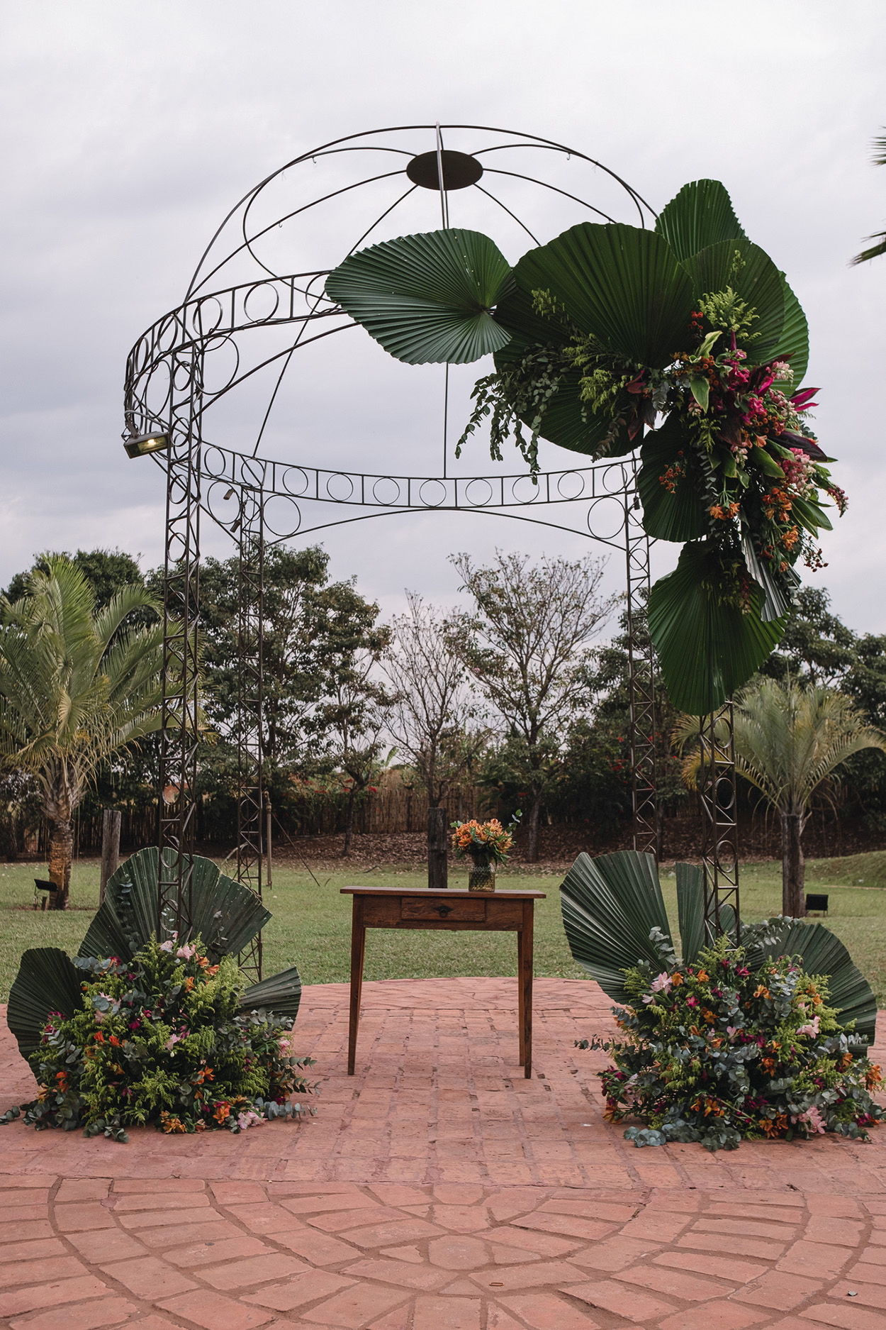 Altar de casamento com flores