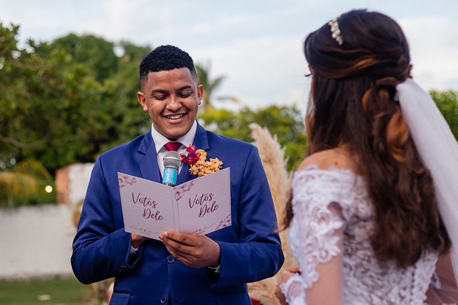 Mini Wedding com cerimônia ao ar livre cheia de emoção em Aracaju