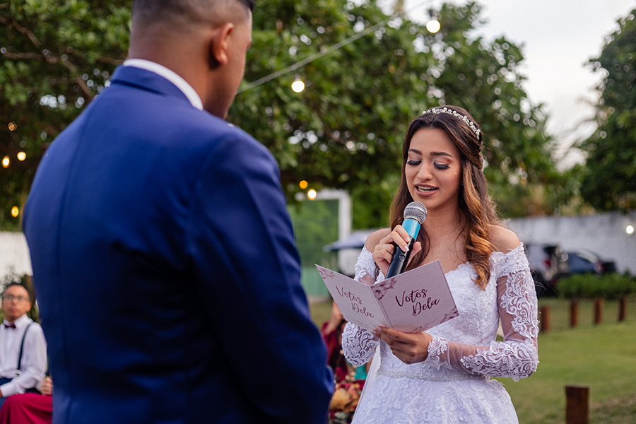 Mini Wedding com cerimônia ao ar livre cheia de emoção em Aracaju
