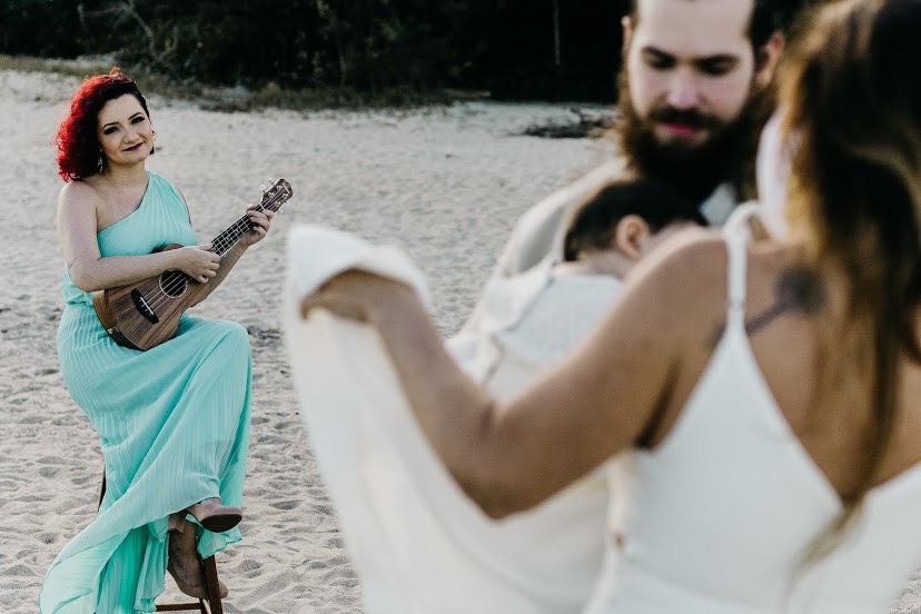 projeto passarinha tocando ukulele em casamento