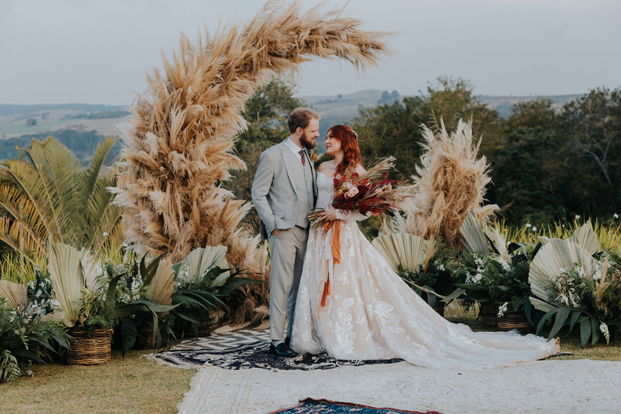 Casamento no Imperium Village com decoração repleta de capim dos pampas