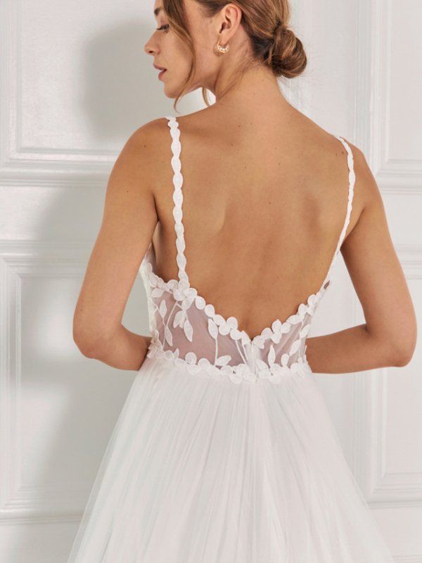 capa post: 2012_dd2bc78977-valentina-gown-ivory-by-malina-3