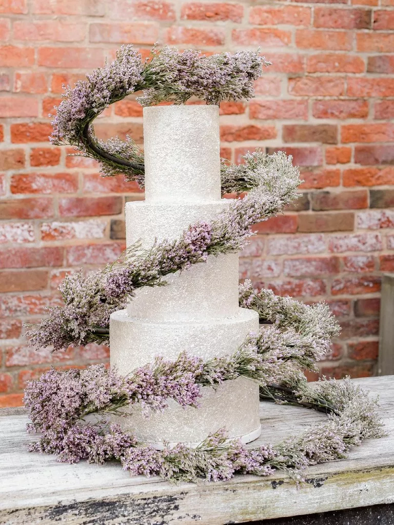  bolo-de-casamento-com -flores-em-espiral (1)