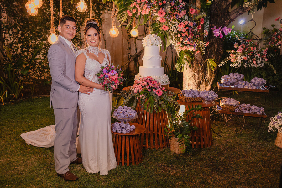 Vestido de noiva com capa e decor toda lilás em Aracaju