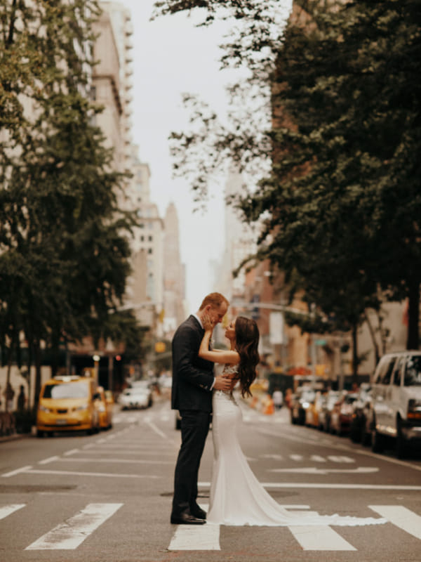 capa post: cropped-this-city-loving-couple-said-i-do-in-a-glam-gramercy-park-hotel-wedding-in-nyc-jordan-voth-photography-23.jpeg