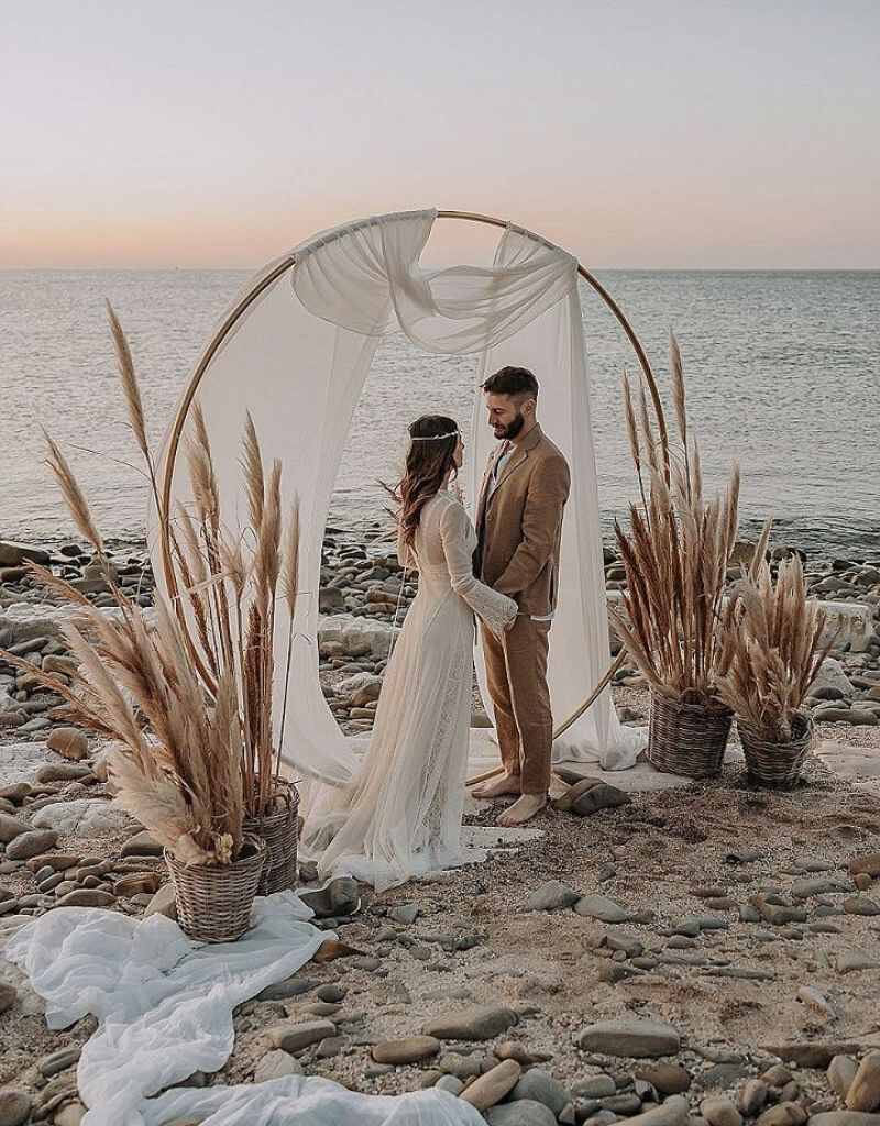 elopement wedding boho na praia com altar circular