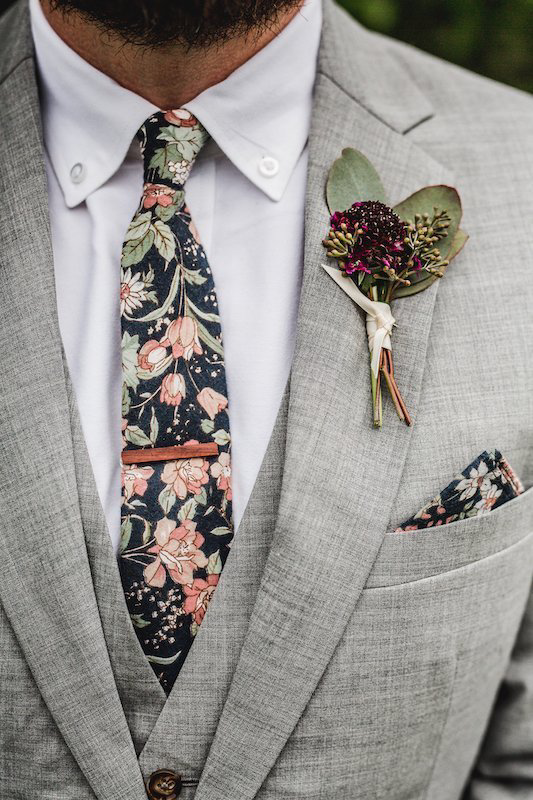 gravata estampada florida para noivo
