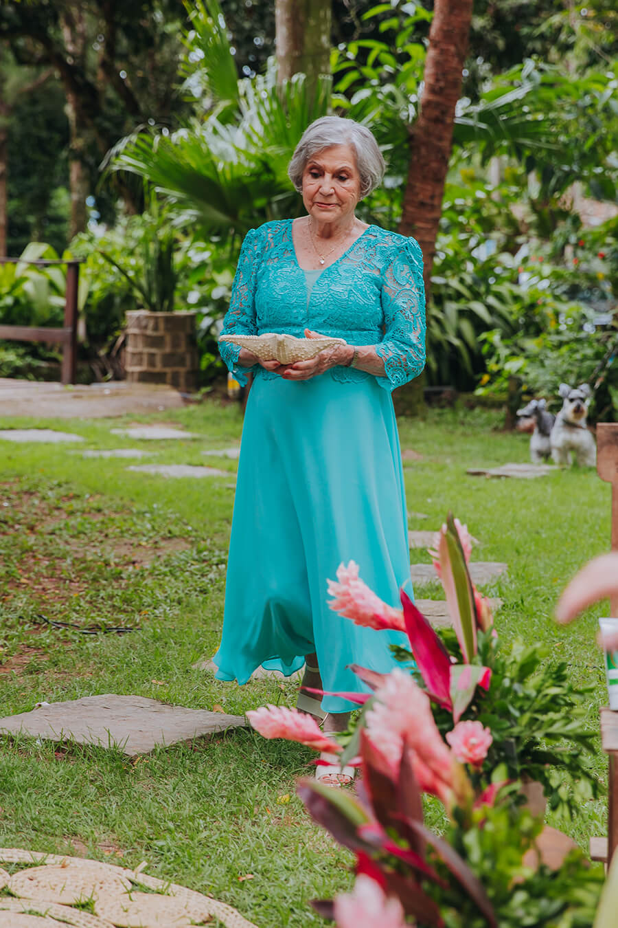 Micro Wedding com cerimônia íntima no jardim da Vila Siriúba